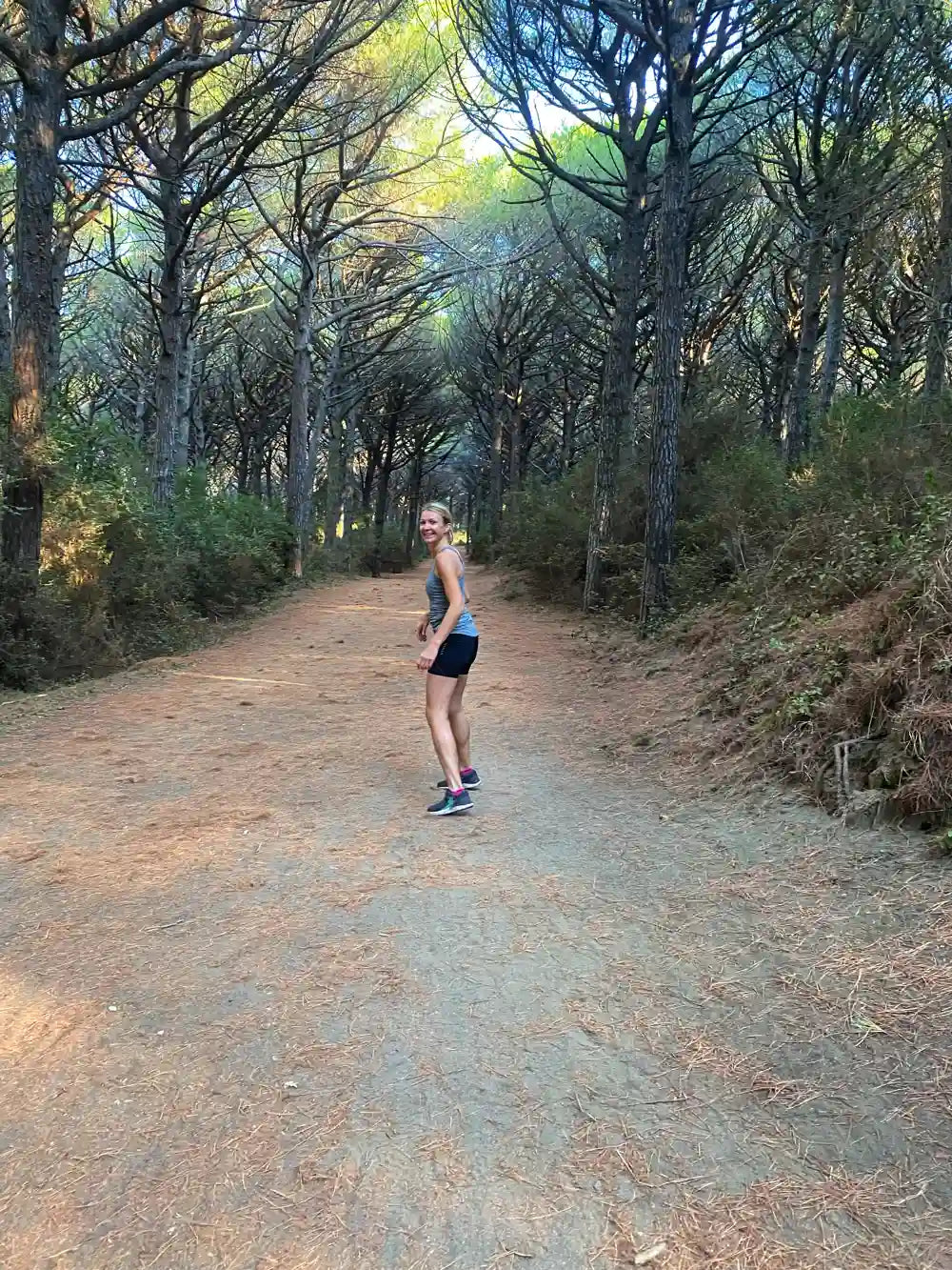 Tanja Riemann beim Laufen. In der Toscana kam die Idee zu KiiGO - 100% biologisch abbaubare Sportbekleidung.