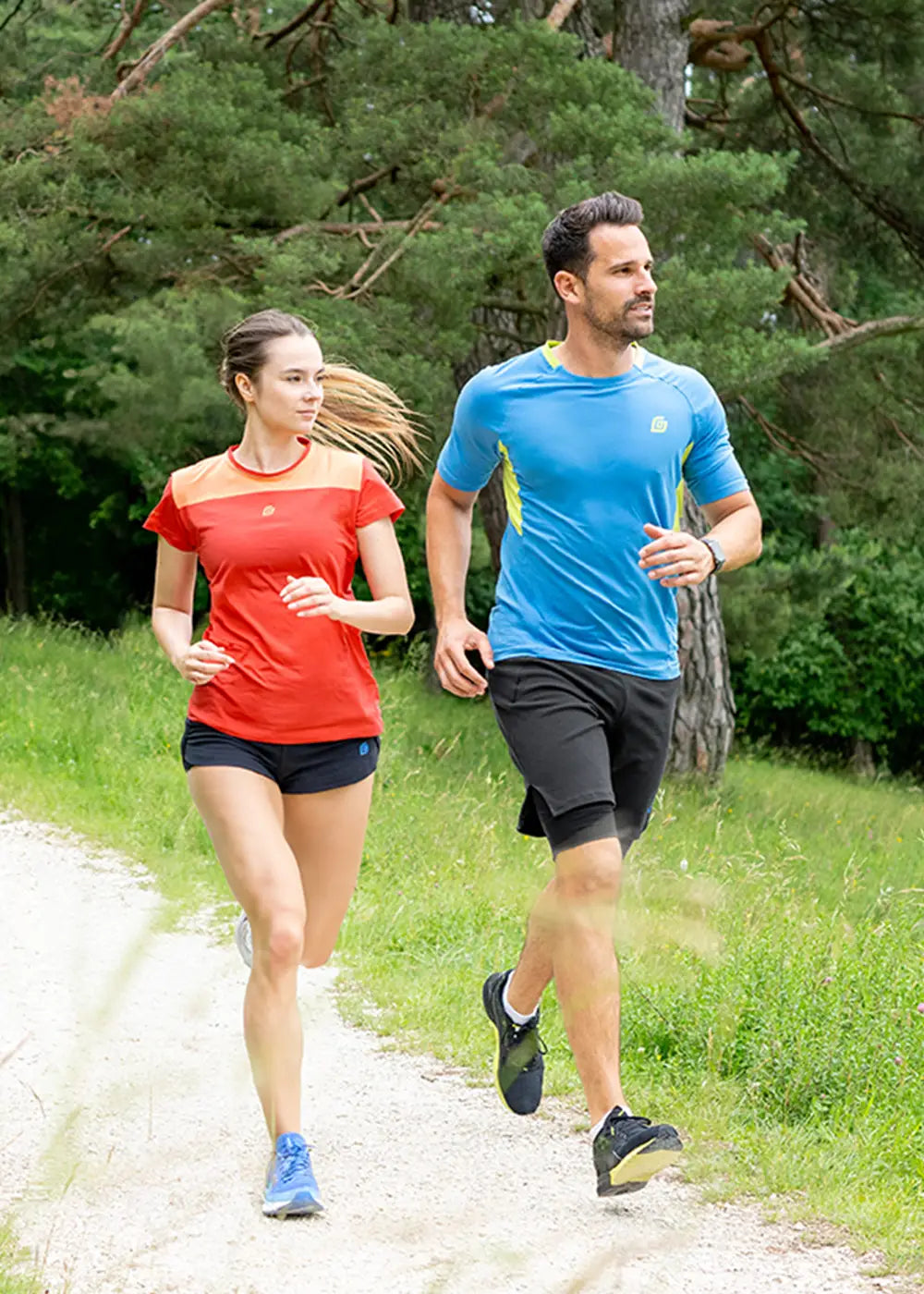 KiiGO Sportbekleidung aus 100% biologisch abbaubaren Fasern. Angenehmer Tragekomfort furch glatte Oberfläche, beugt Hautreizungen vor. Kein Schweissgeruch durch Tencelfasern.