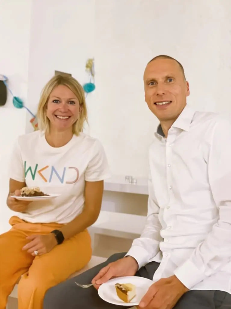 Tanja Riemann und Axel Riemann gründen die KiiGO GmbH im Jahr 2023. KiiGO vertreibt funktionale Sportbekleidung aus 100% biologisch abbaubaren Materialien.