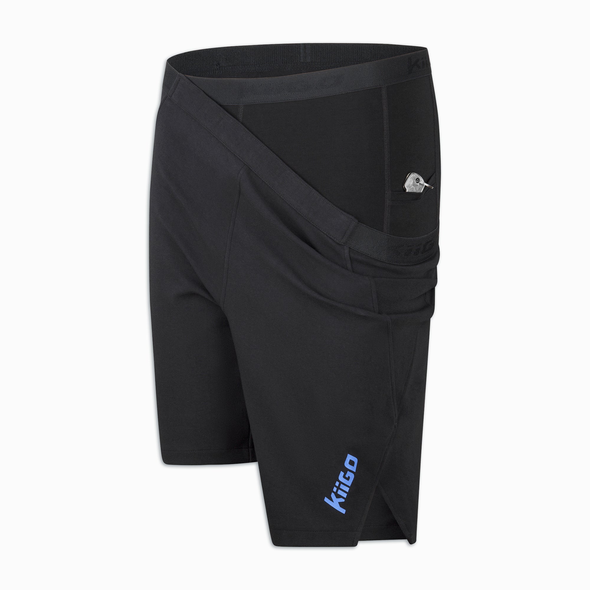 Detailansicht der schwarzen 2-in-1 Shorts mit Schlüsseltasche am Bund und blauem KiiGo-Schriftzug