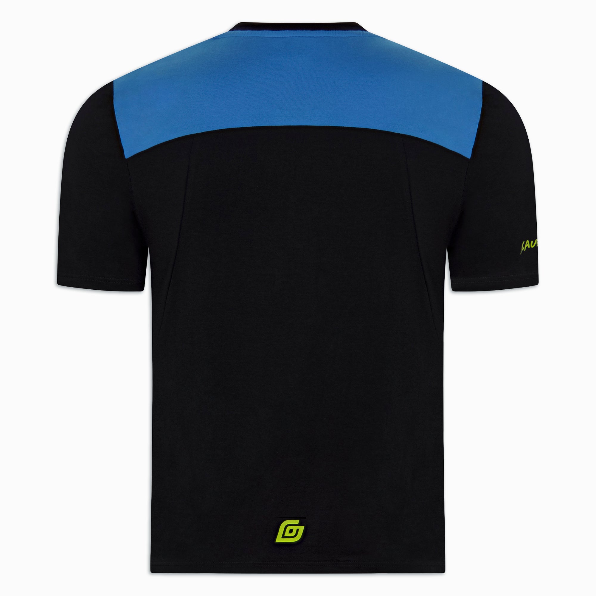 Rückansicht des schwarzen Loose Fit T-Shirts mit blauem Schulterdetail und Logo am unteren Saum
