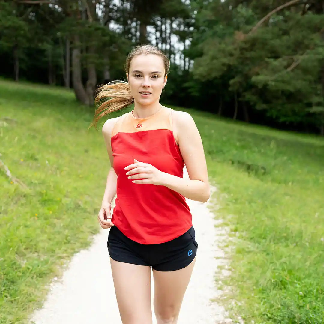 KiiGO Damen Sportbekleidung aus 100% biologisch abbaubaren Tencelfasern, atmungsaktiv temeperaturregulierend. Höchster Tragekomfort durch die glatten Fasern.
